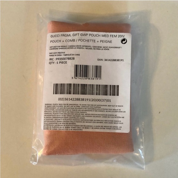 Gucci Beauty Pouch and Comb
Gift Set - Picture 7 of 11